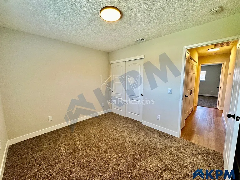 7355 Kelley Dr — Photo 17