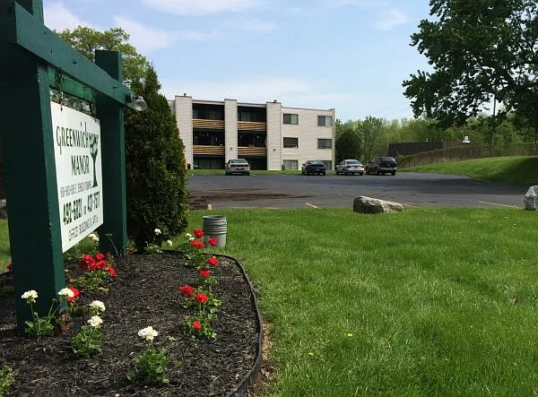 Greenwich Manor Apartments — Photo 4