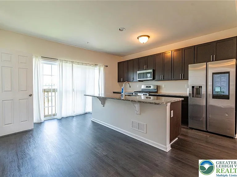1374 Black Forest Dr — Photo 12