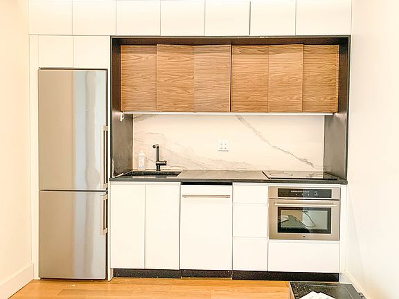 2nd image of 924 Myrtle Ave #Cc2