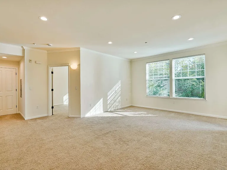 Encinal Place Apartments — Photo 17