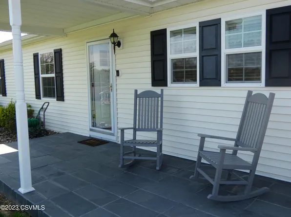 8 Sunset Heights Rd, Milton, PA 17847