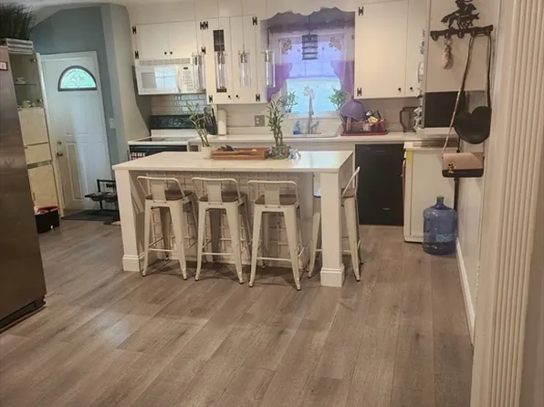 33 Westbrook St, Milford, MA 01757