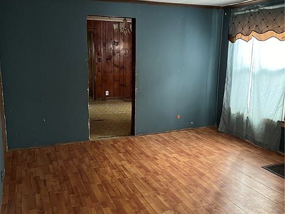 Entry/family room