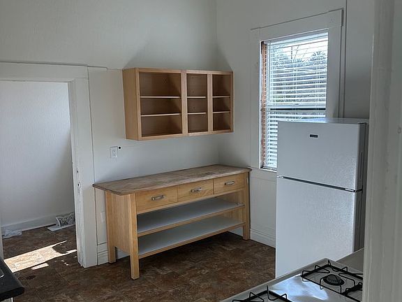 4th image of 728-734 W 4th St #732