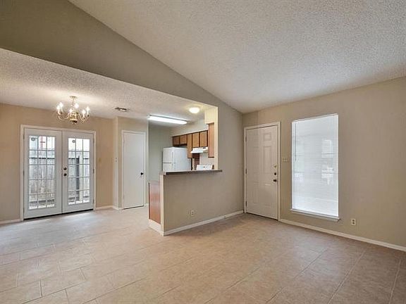 3rd image of 10806B Topperwein Dr