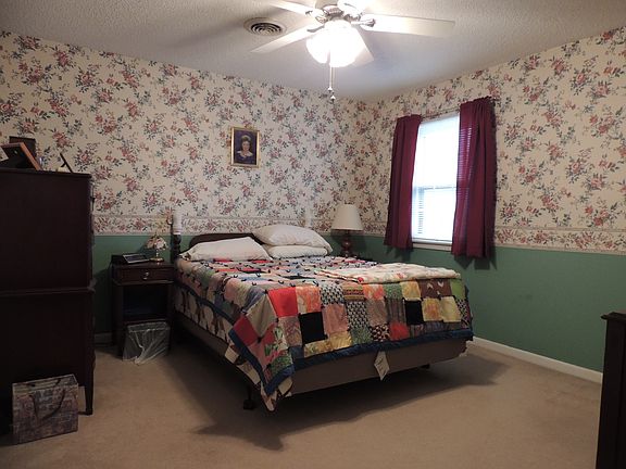 4th image of 1920 Dogwood St