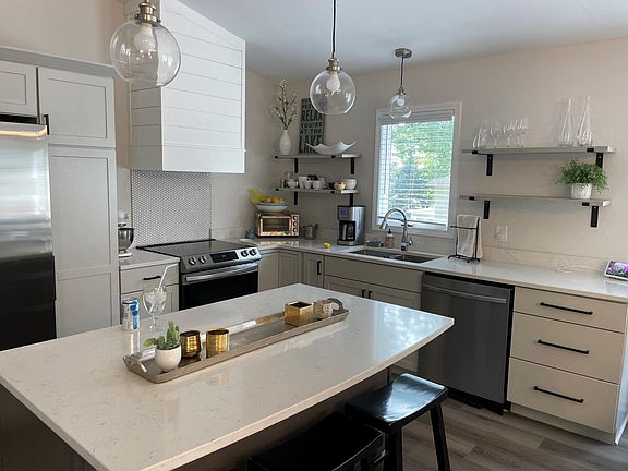 2nd image of 17653 Oakwood Dr