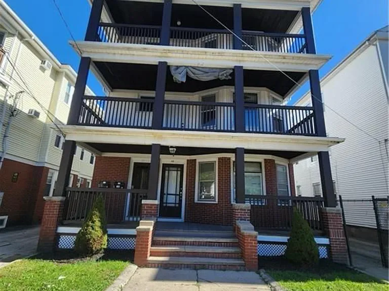 49-51 Pembroke Ave #1 — Photo 1
