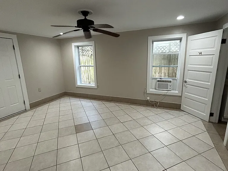 854-856 Roosevelt Pl #856A — Photo 2
