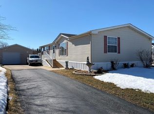 54 Drake Ln, Beecher, IL 60401