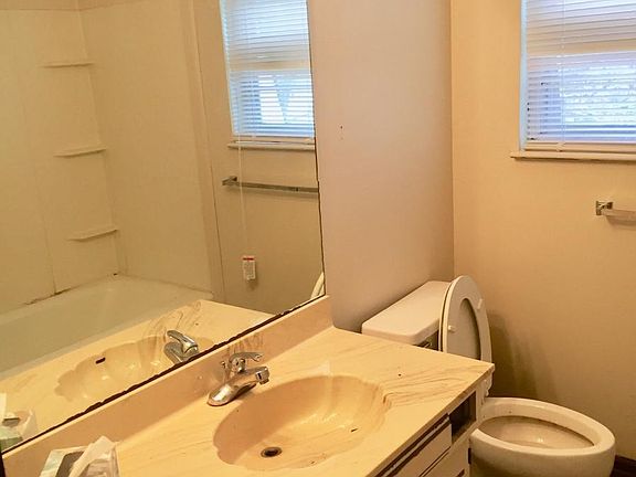 2nd image of 1808 Parkwood Ln #16