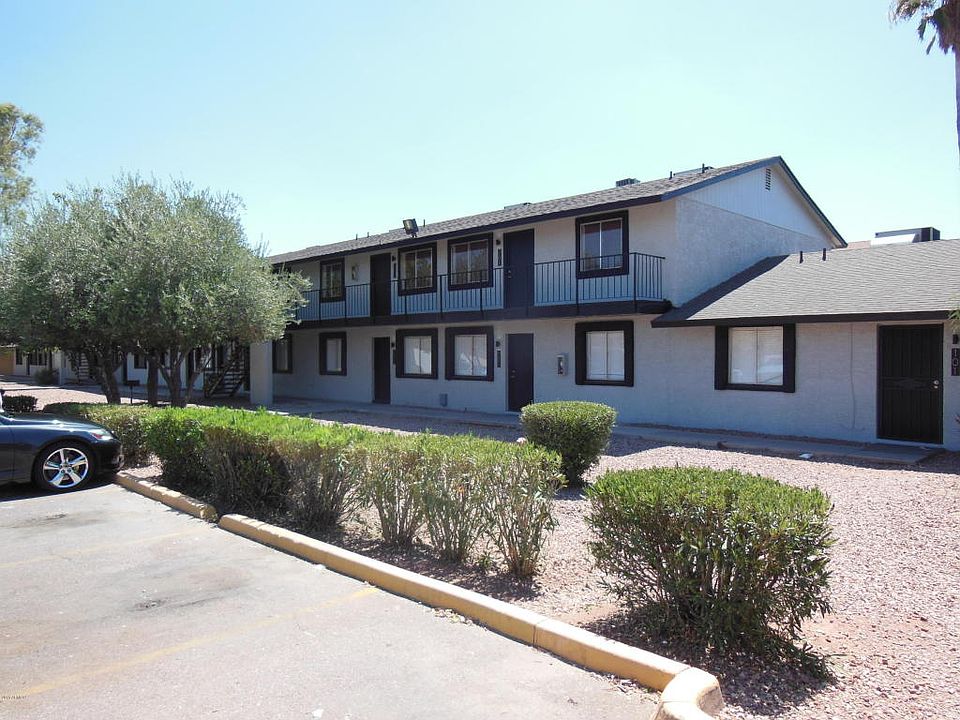 1st image of 3015 E Paradise Ln