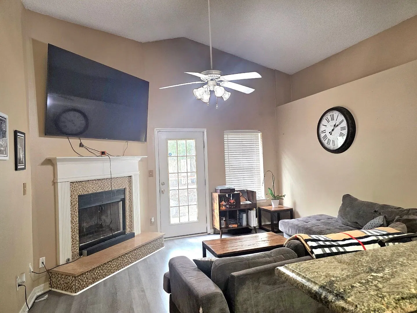 3BR/2BA Home with Fenced Yard - Convenient Location — Photo 3