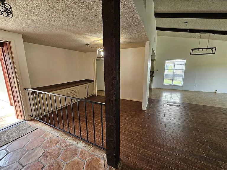 221 Palm Aire Dr — Photo 6