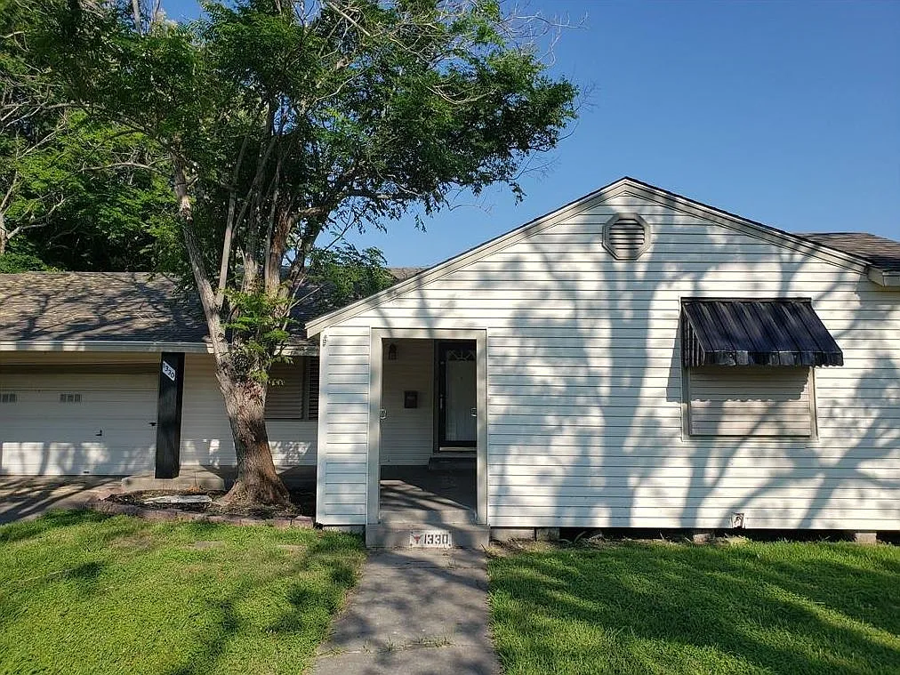 3 bed, 1.0 bath, 1284 sqft, $1,595 — Photo 2