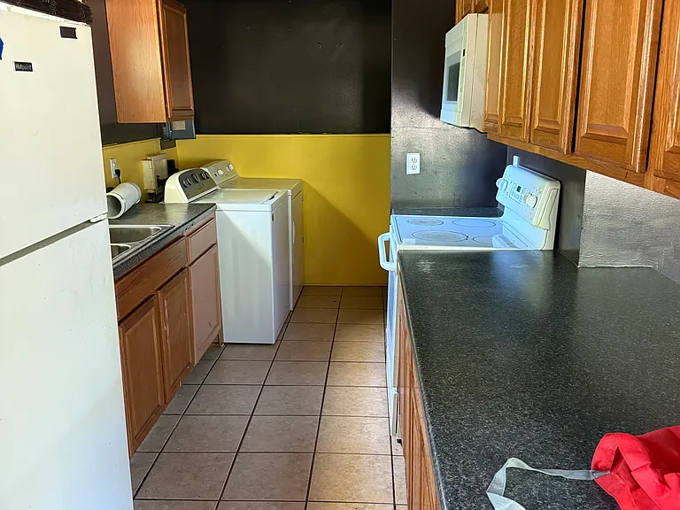 1555 Grove Rd — Photo 3