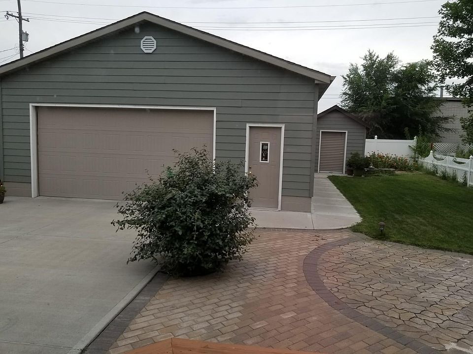 1st image of 2624 W 1st St