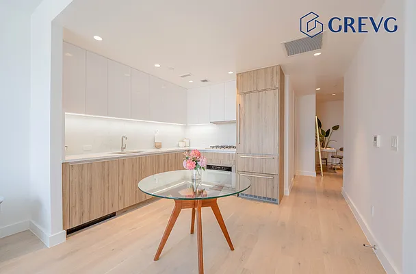 Sold by Global Real Estate Ventures Group LLC | media 13