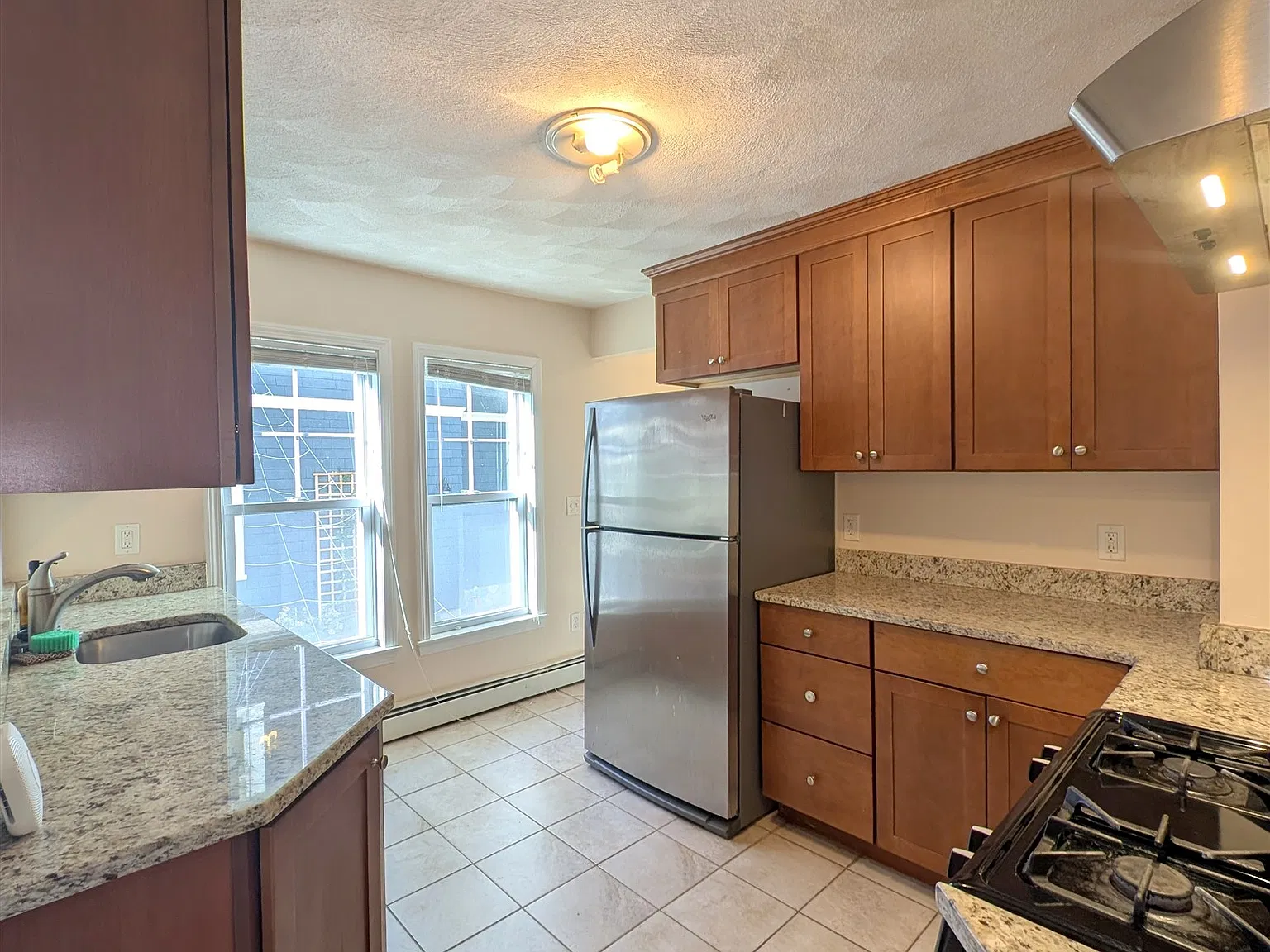 1 bed, 900 sqft, $3,000 — Photo 3
