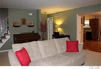 5th image of 1068 Westbury Dr