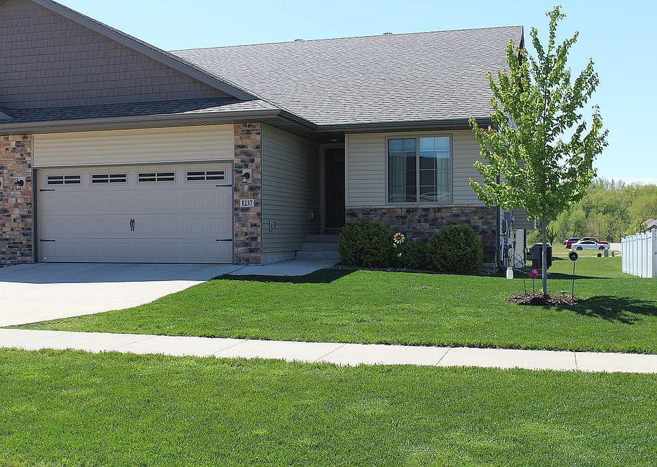 1st image of 1237 Twin Leaf Ave