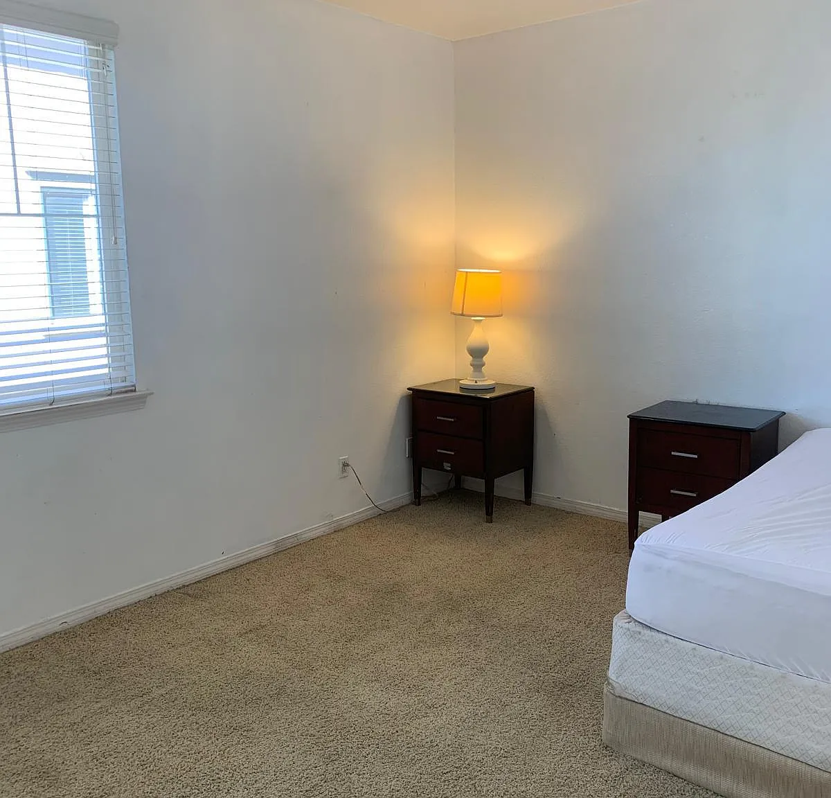 4 bed, 5.0 bath, 4080 sqft, $1,594 — Photo 1