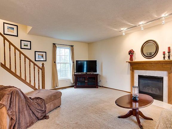2nd image of 33071 Kimberly Ct