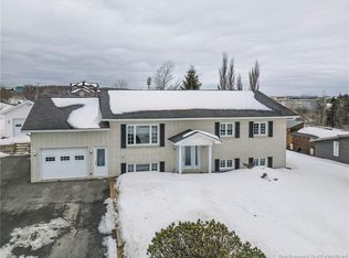 835 Walker St, Grand Falls, NB E3Z 1A4