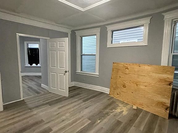 4th image of 176 Hollywood Ave #1-2