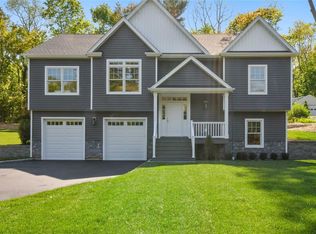 106 Southdown Rd, Huntington, NY 11743