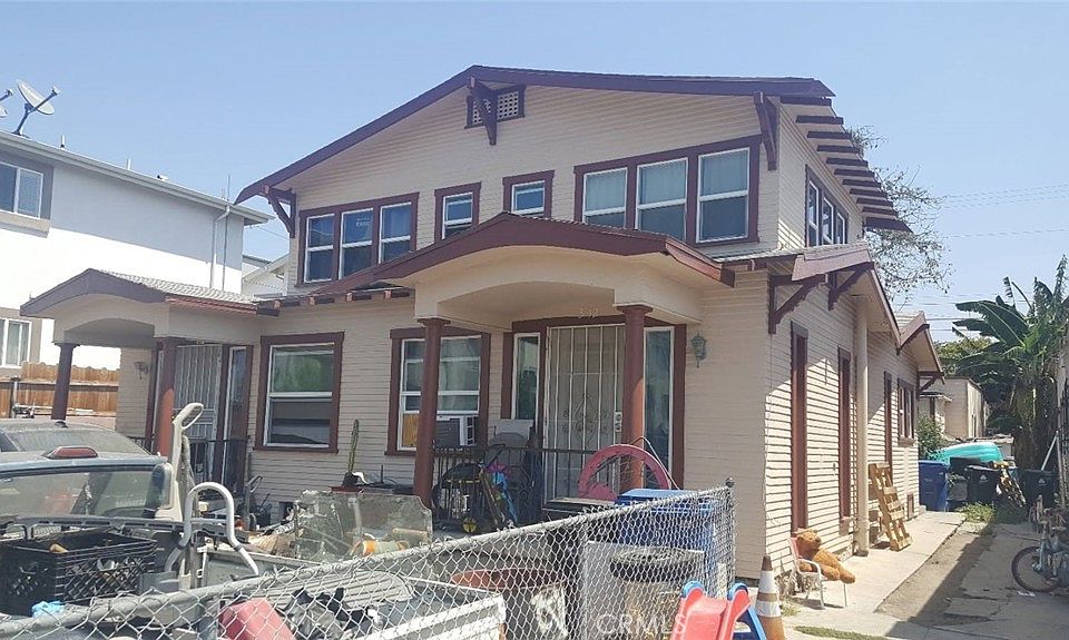 2nd image of 310 N Kenmore Ave