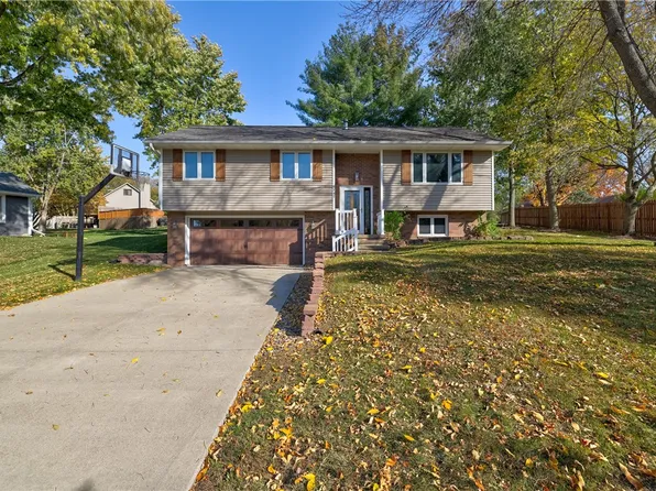 1542 Elmwood Dr, Pella, IA 50219
