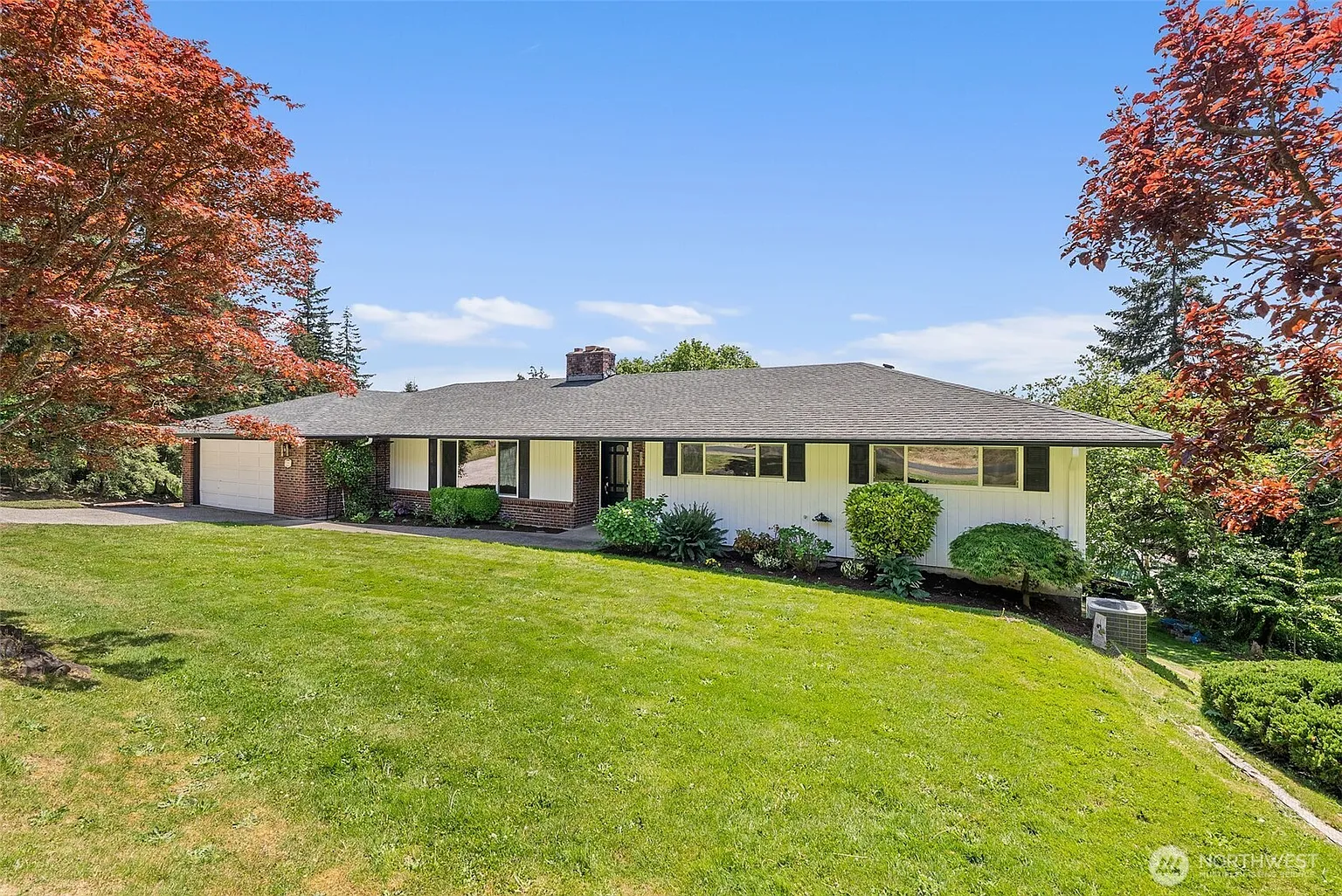 1918 SE Maple Drive photo 1