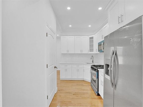 2nd image of 196 Brighton 10th St