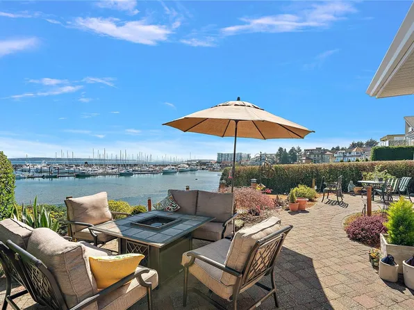 10007 3rd St, Sidney, BC V8L 3B1