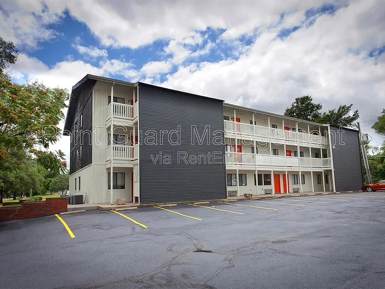 1717 N Vassar Ave — Photo 16