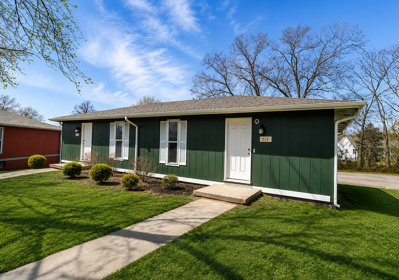 Central 3 BDR Duplex — Photo 2
