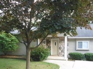 5631 Harrell Dr, Waterford, MI 48329