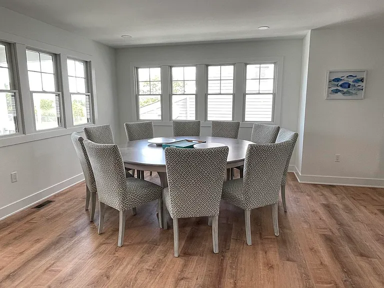 303 Forman Ave — Photo 9