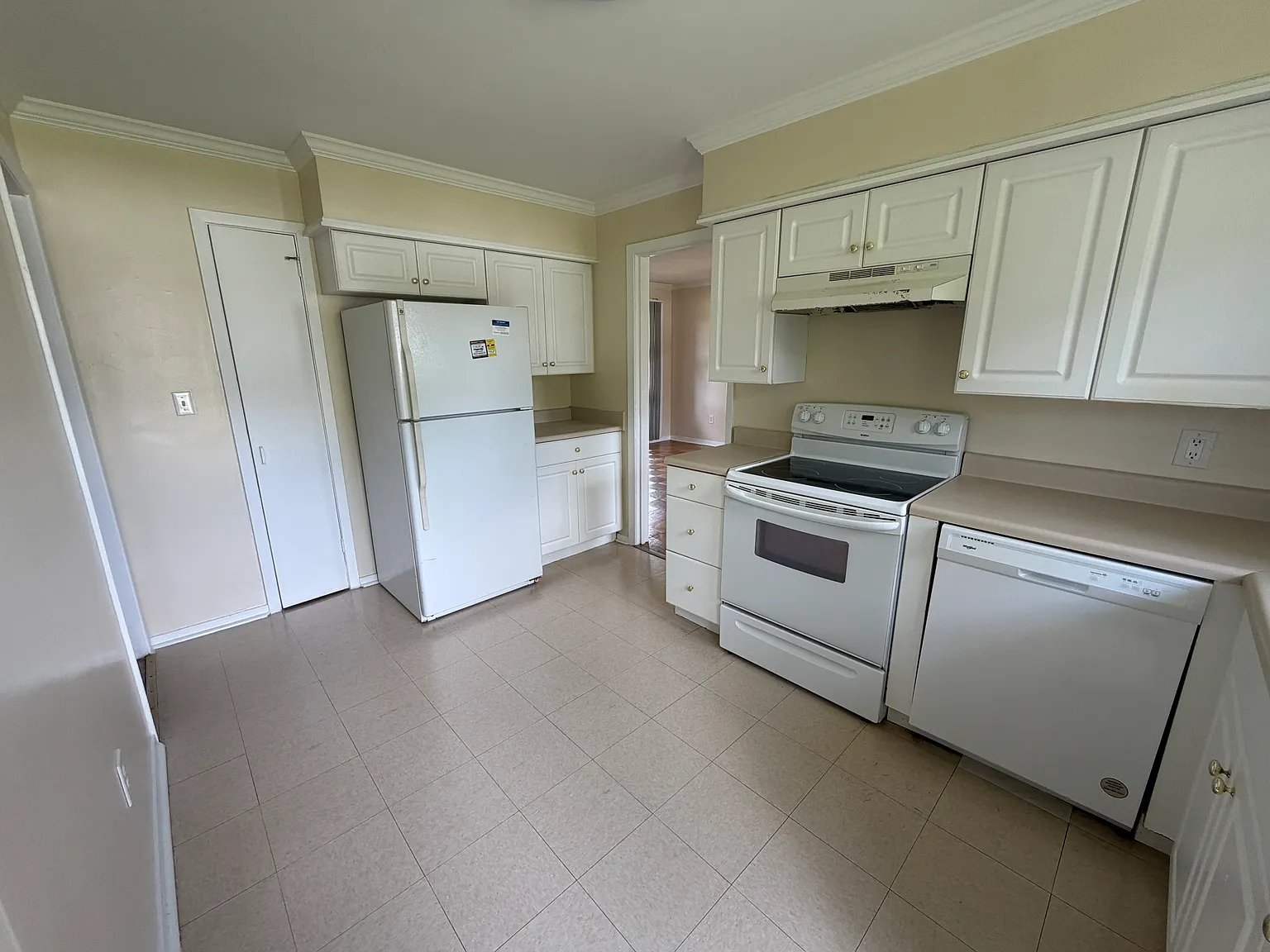 3 bed, 1.5 bath, 1220 sqft, $1,500 — Photo 4