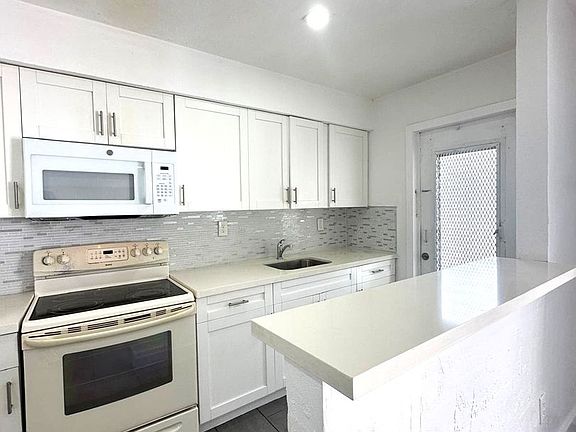 2nd image of 16890 NE 21st Ave APT 6