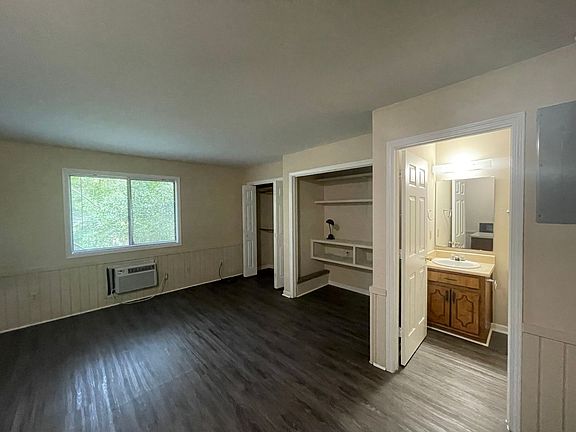 2nd image of 217 Cochran Rd #73f0ca8ae
