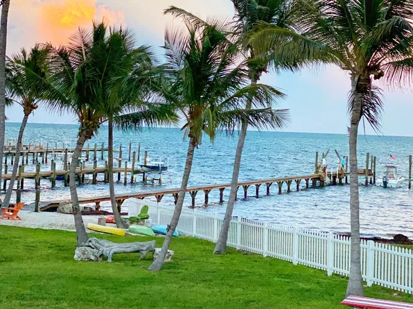 54 Schooner Bay Rd, Plantation Key, FL 33070