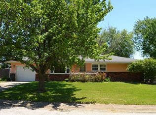18 Holly Dr, Clinton, IL 61727