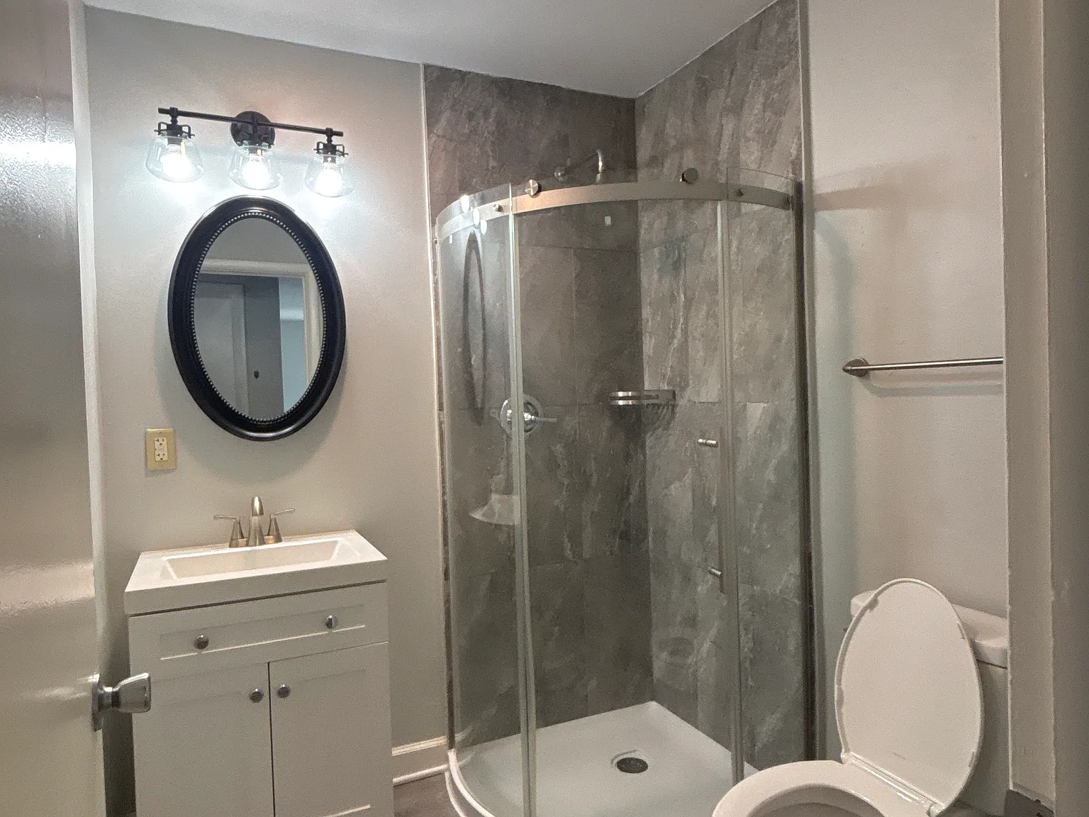 2 bed, 1000 sqft, $1,200 — Photo 4