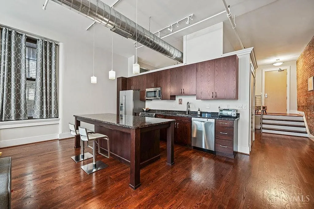 3 bed, 2.0 bath, 1602 sqft, $2,950 — Photo 4