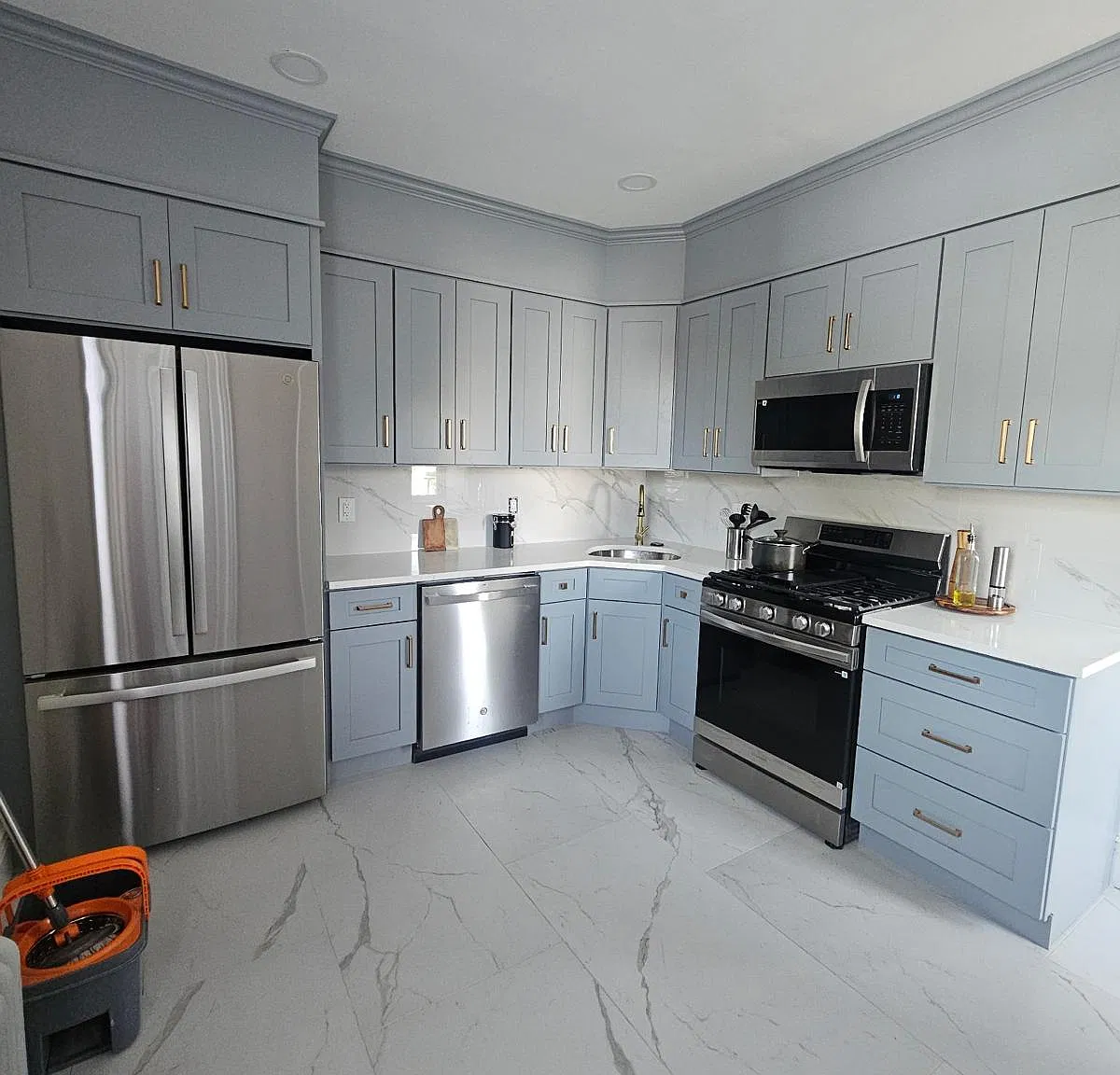 3 bed, $2,475 — Photo 2