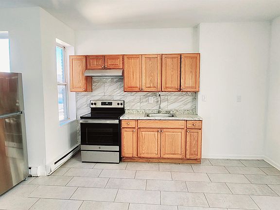 3rd image of 589 59th St APT B1
