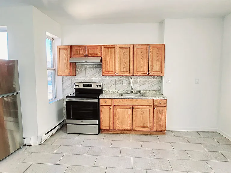 589 59th St #B1 — Photo 3